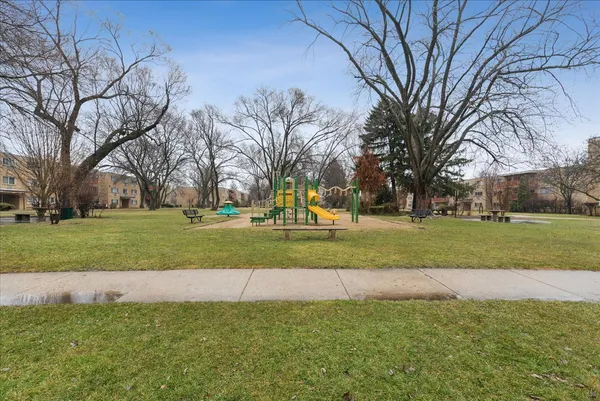 $199,900 | 726 Dempster Street, Unit 206, Mount Prospect, IL 60056