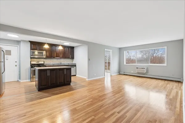 $199,900 | 726 Dempster Street, Unit 206, Mount Prospect, IL 60056