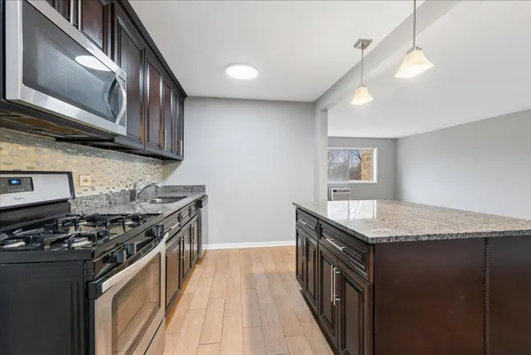 $199,900 | 726 Dempster Street, Unit 206, Mount Prospect, IL 60056