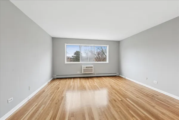$199,900 | 726 Dempster Street, Unit 206, Mount Prospect, IL 60056