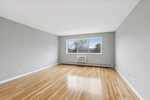 $199,900 | 726 Dempster Street, Unit 206, Mount Prospect, IL 60056