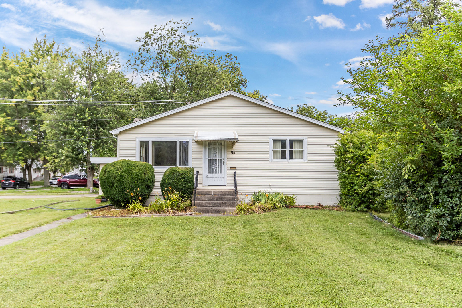 95 West 34th Street Steger, IL 60475 - Photo 1 of 21 a view of a house with backyard and garden