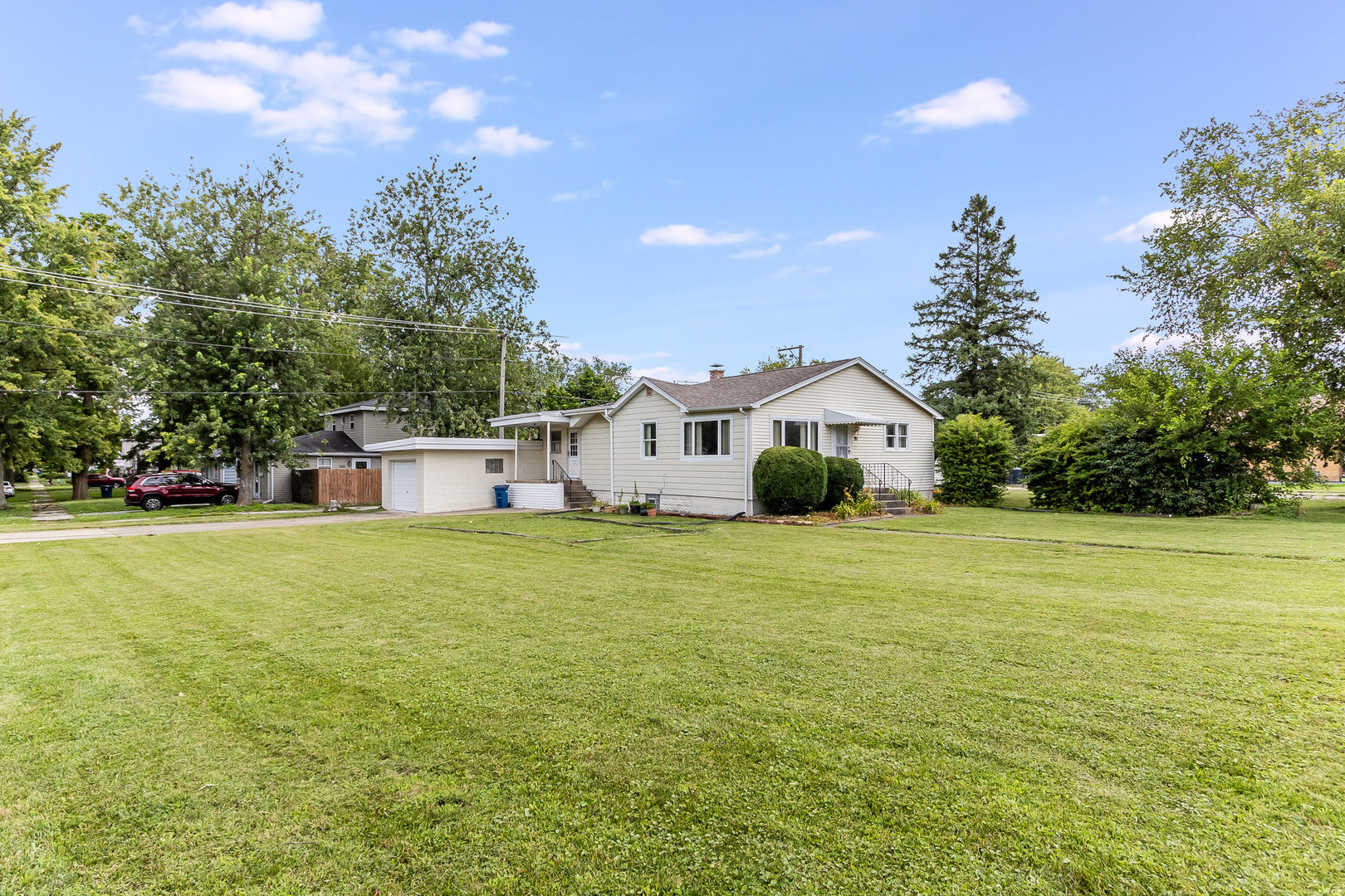 95 West 34th Street Steger, IL 60475 - Photo 2 of 21 a house view with a outdoor space
