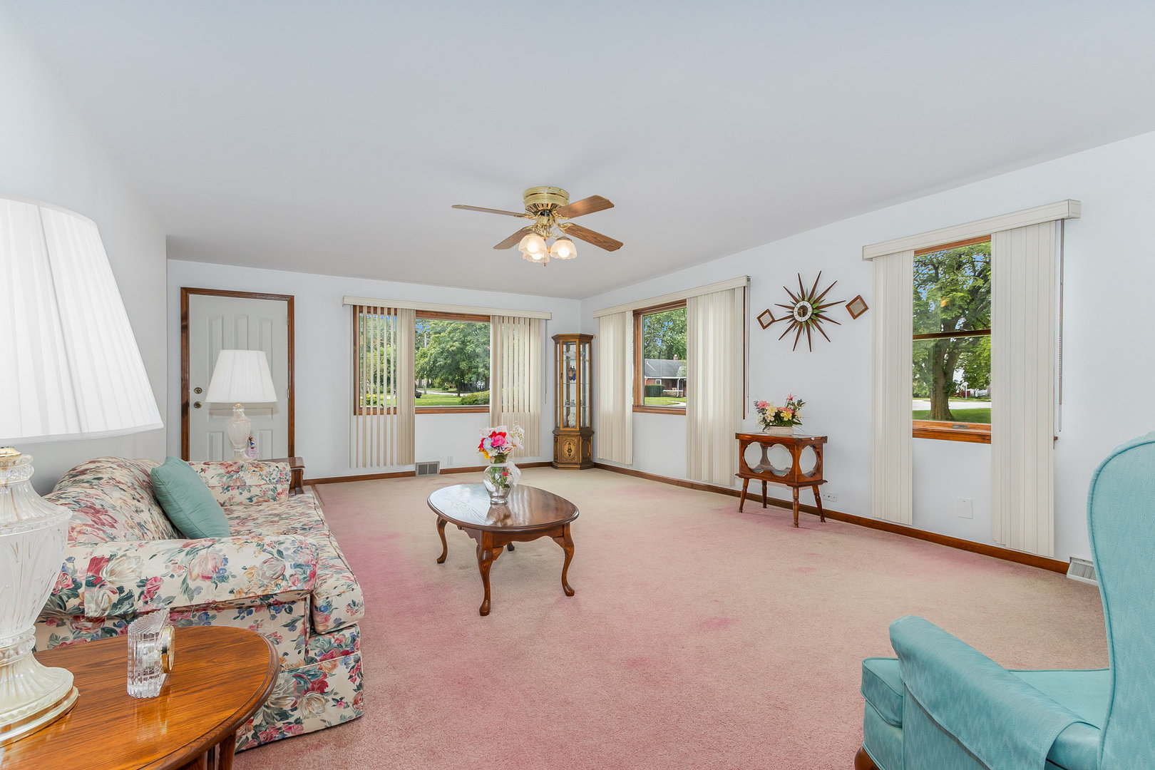 95 West 34th Street Steger, IL 60475 - Photo 6 of 21 a living room with furniture and a window