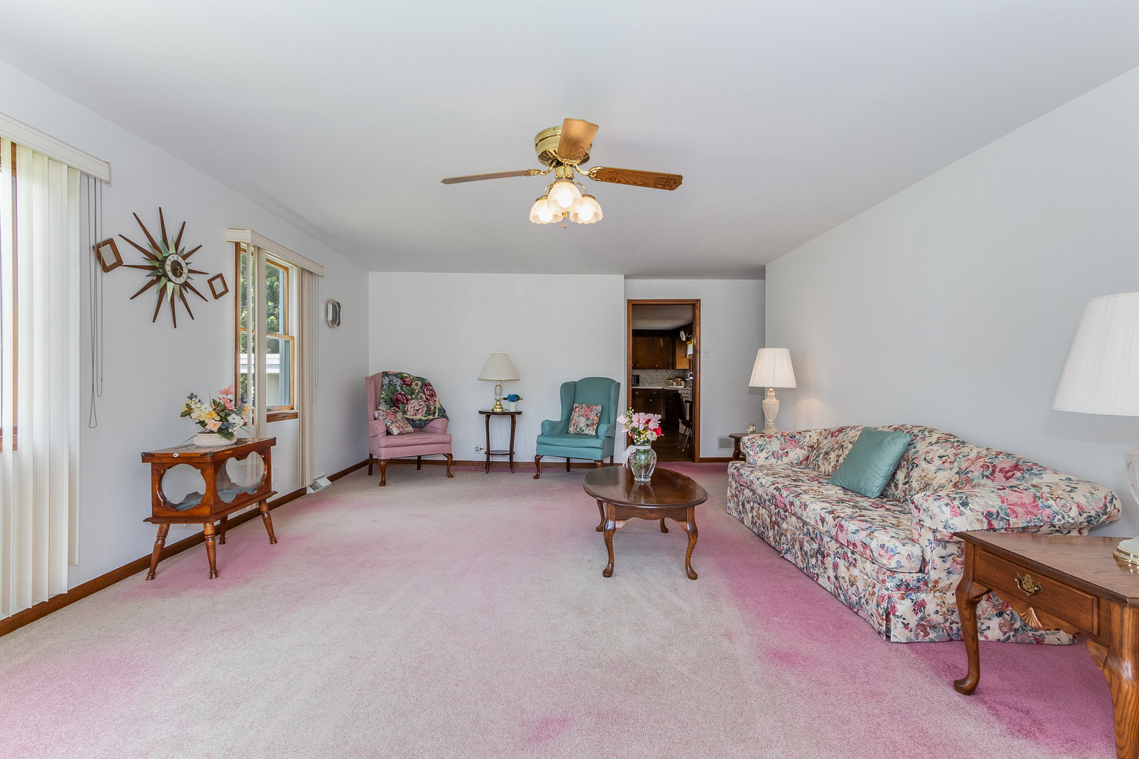 95 West 34th Street Steger, IL 60475 - Photo 7 of 21 a living room with furniture and a dining area