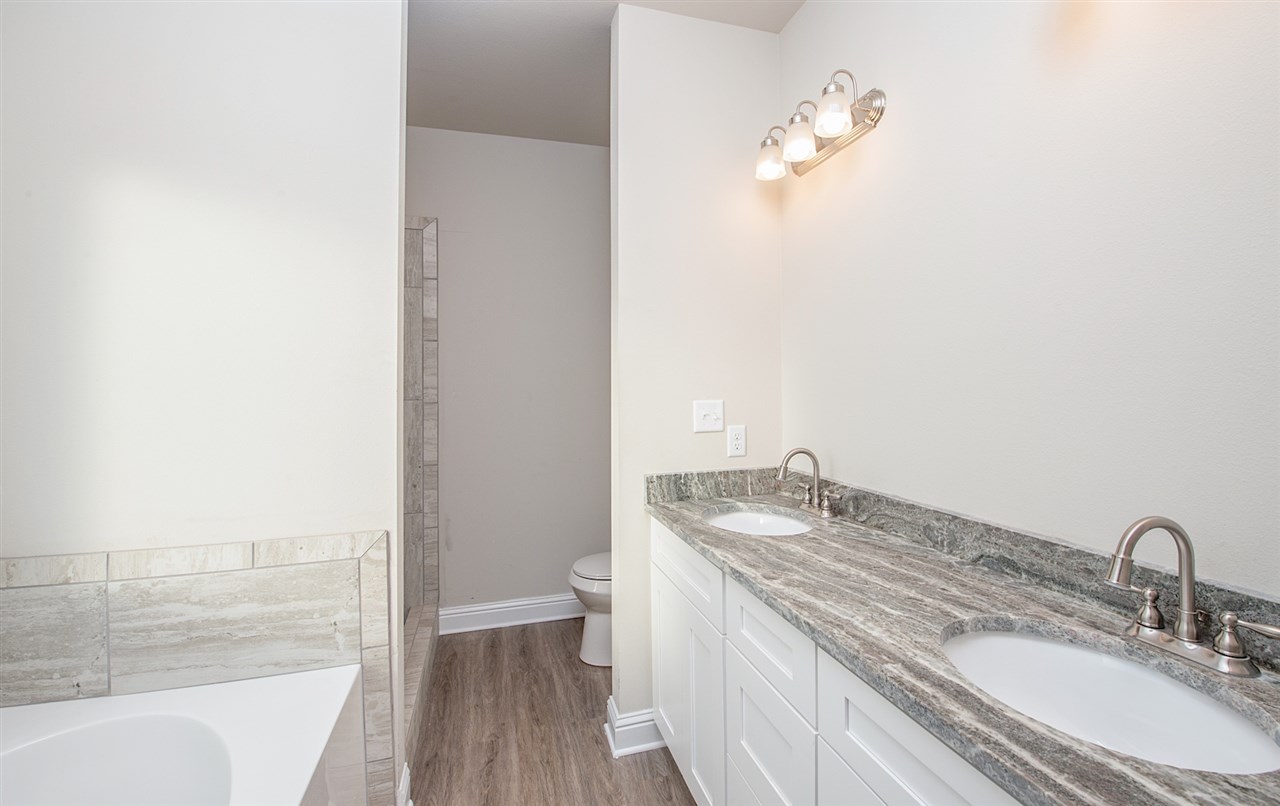 16936 Prado Loop Loxley, AL 36551 - Photo 19 of 33 Master Bathroom