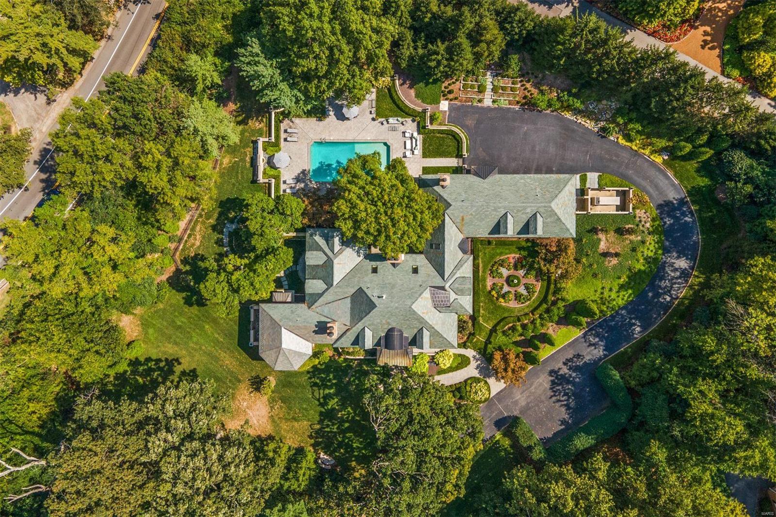 8 Chateau Oaks Street Ladue, MO 63124 - Photo 1 of 1