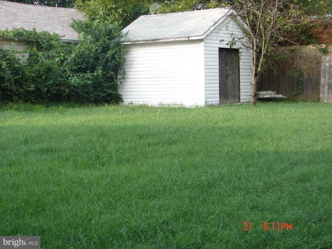 11608 Emack Road Beltsville, MD 20705 - Photo 4 of 5 Back yard