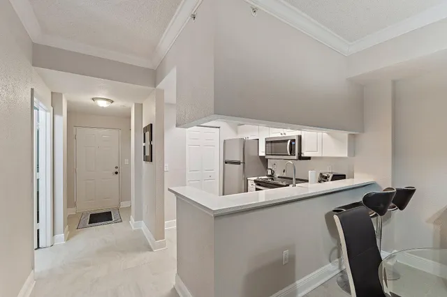 $2,500 | 2809 Amalei Drive, Unit 203, Palm Beach Gardens, FL 33410