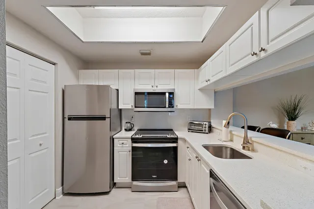 $2,500 | 2809 Amalei Drive, Unit 203, Palm Beach Gardens, FL 33410