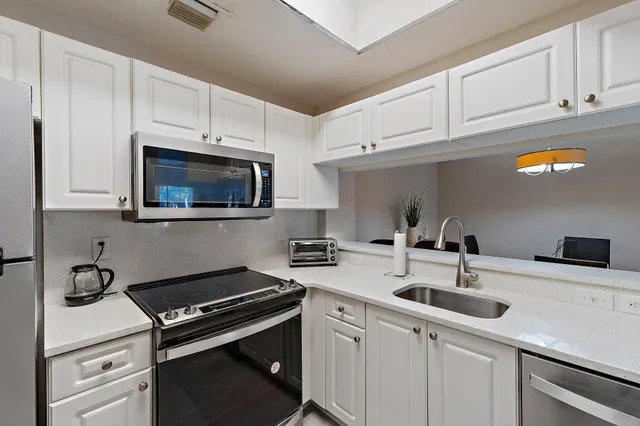 $2,500 | 2809 Amalei Drive, Unit 203, Palm Beach Gardens, FL 33410