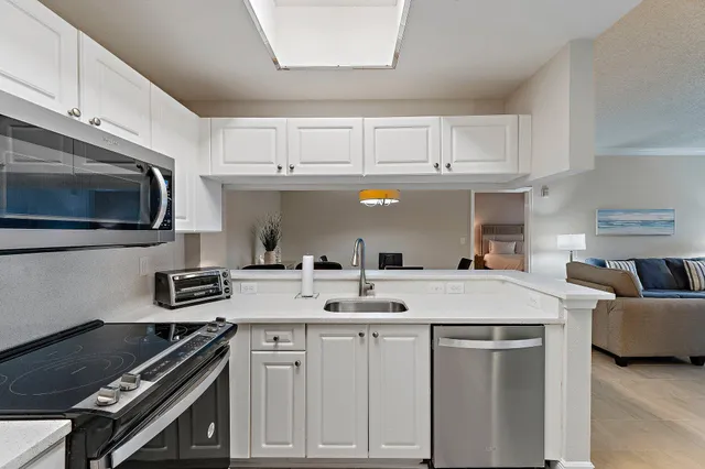 $2,500 | 2809 Amalei Drive, Unit 203, Palm Beach Gardens, FL 33410