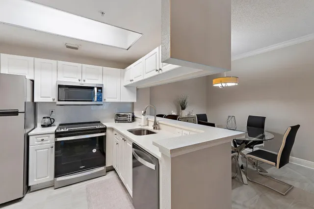 $2,500 | 2809 Amalei Drive, Unit 203, Palm Beach Gardens, FL 33410