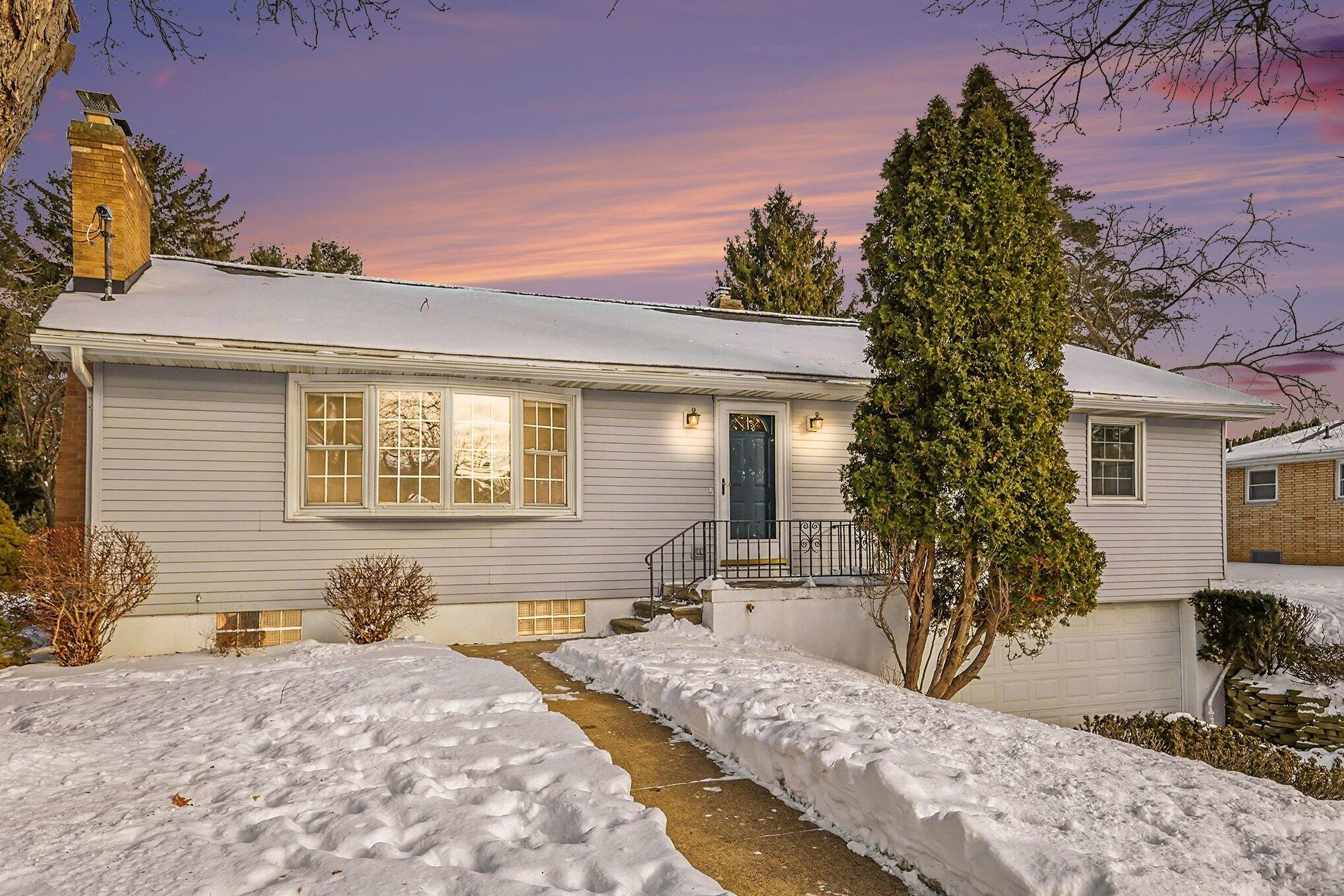 693 Leo Road Jackson, MI 49203 - Photo 2 of 30 img_1460-twilight