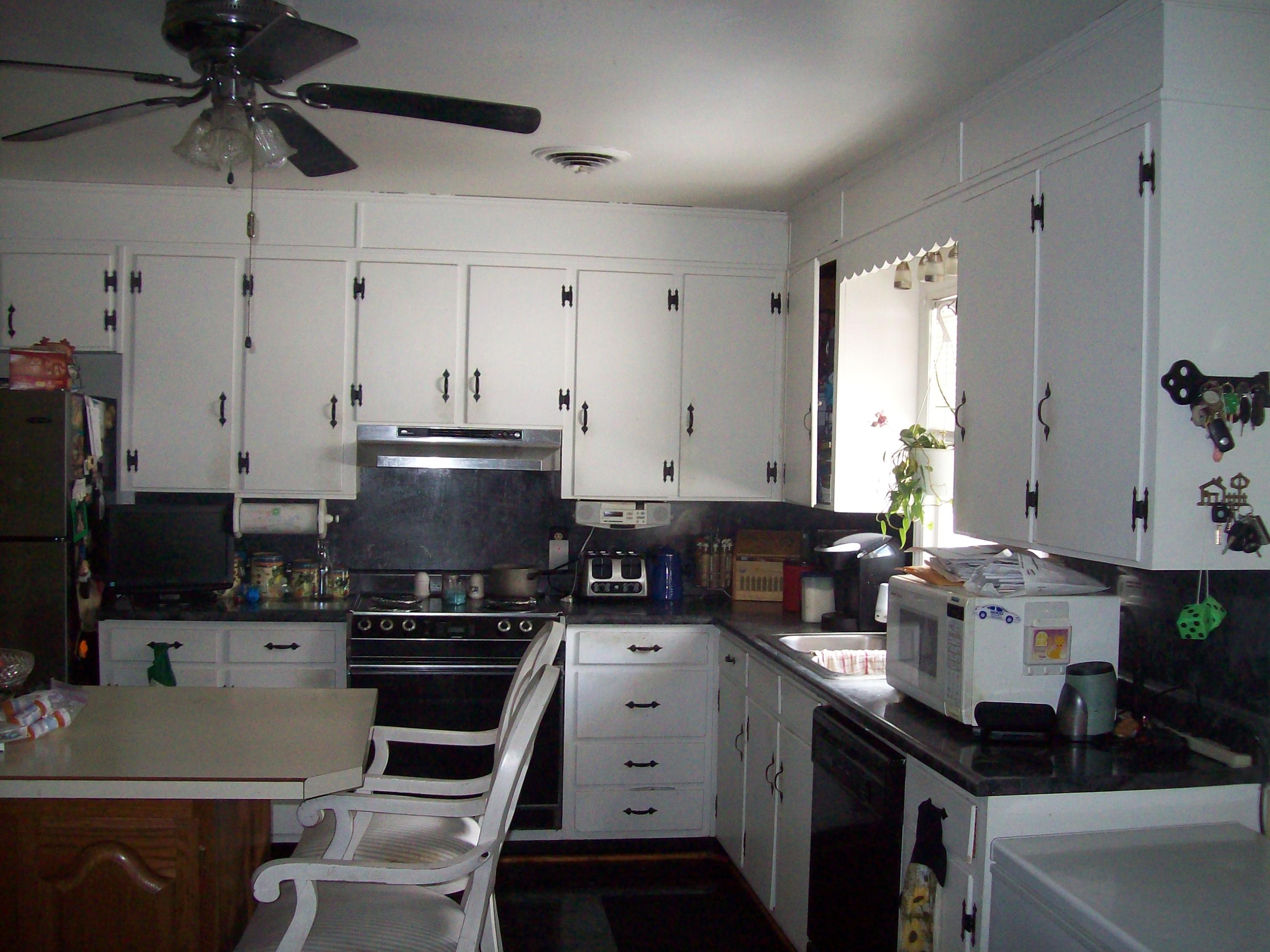 5930 Plantation Road Roanoke, VA 24019 - Photo 11 of 13 kitchen