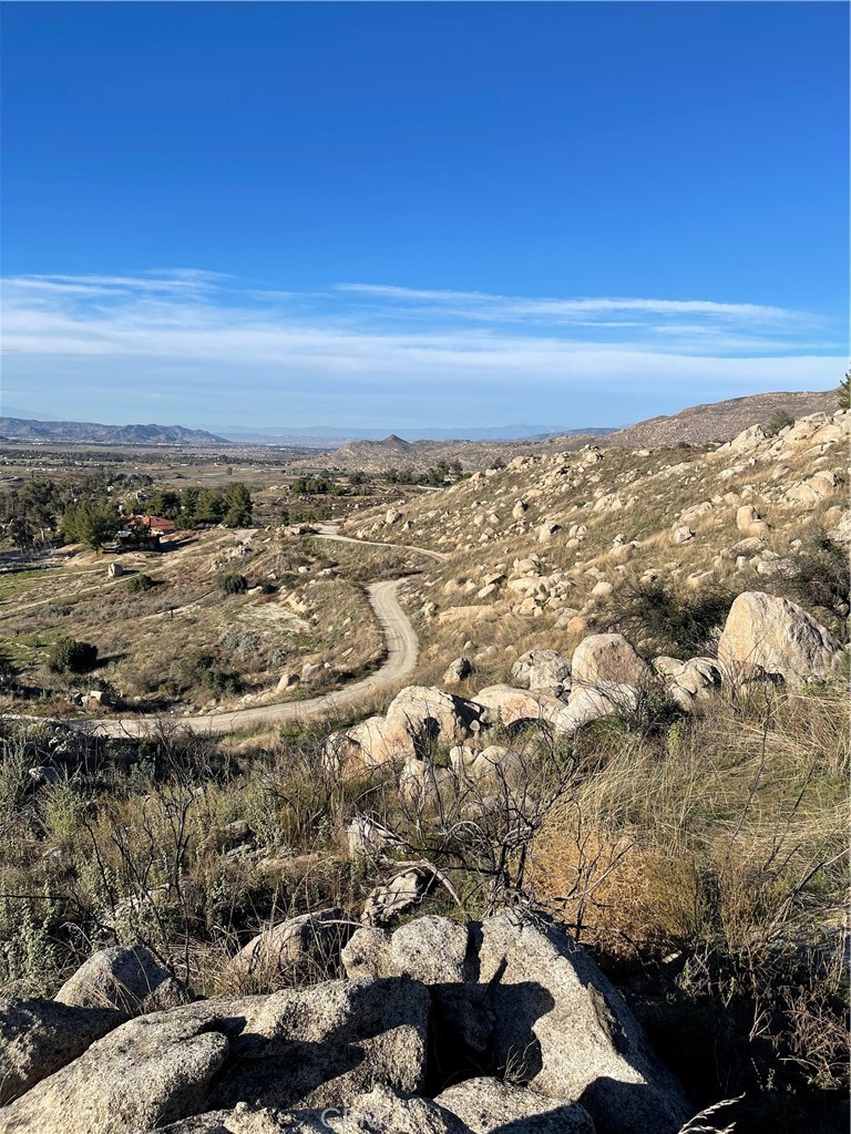 0 Minto Hemet, CA 92544 - Photo 5 of 8 a view of city and ocean