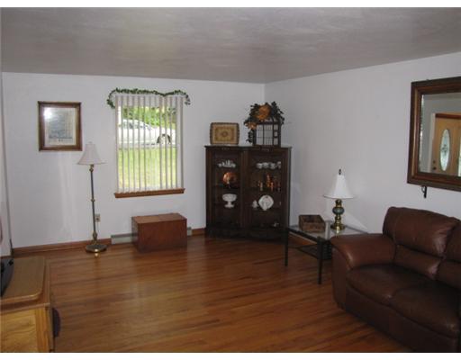 84 Smail Road Leechburg, PA 15656 - Photo 6 of 17 Living Room.