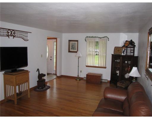 84 Smail Road Leechburg, PA 15656 - Photo 7 of 17 Living Room.