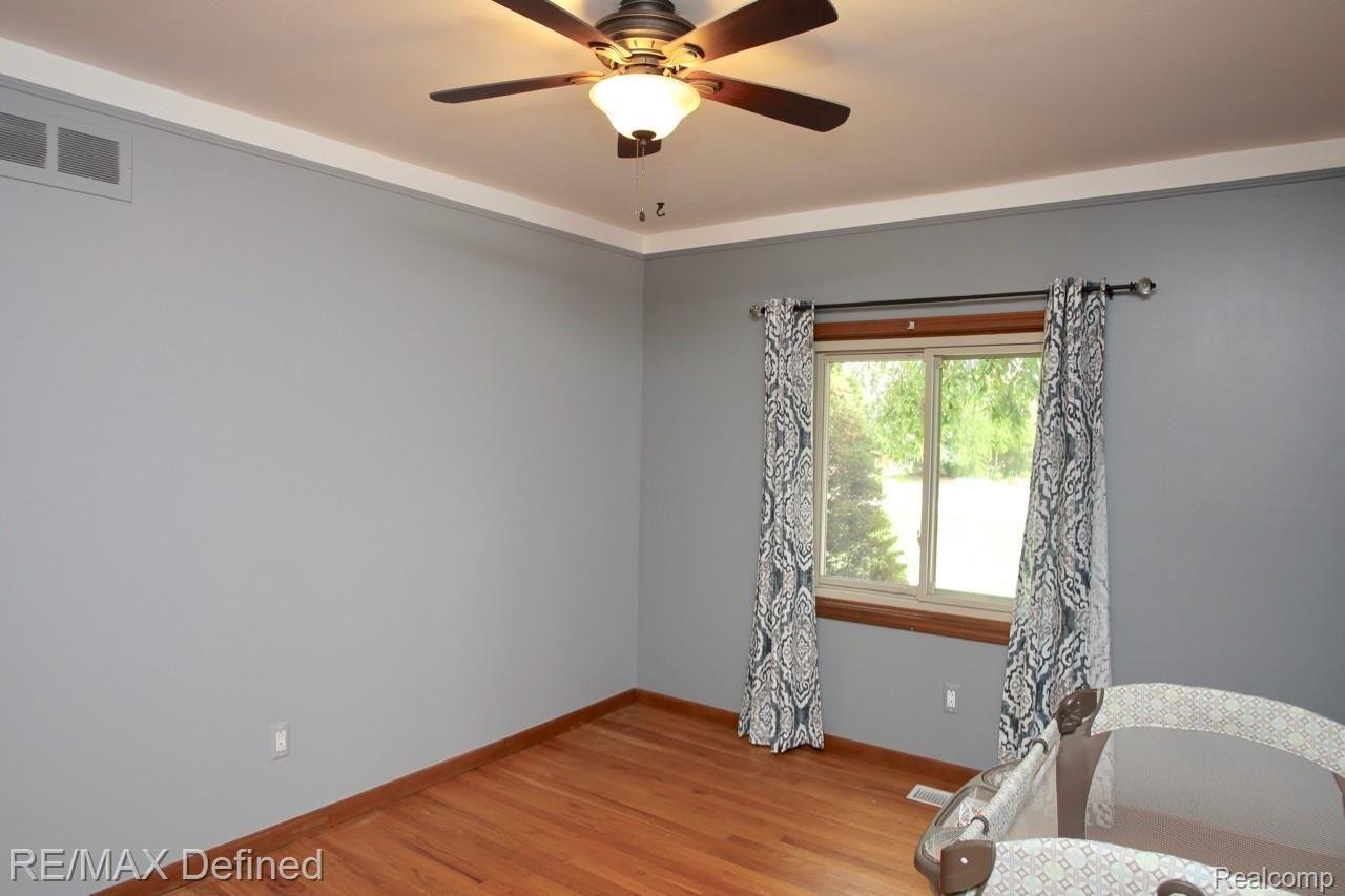 5889 Donaldson Road Troy, MI 48085 - Photo 14 of 27 D-bedroom2.jpg