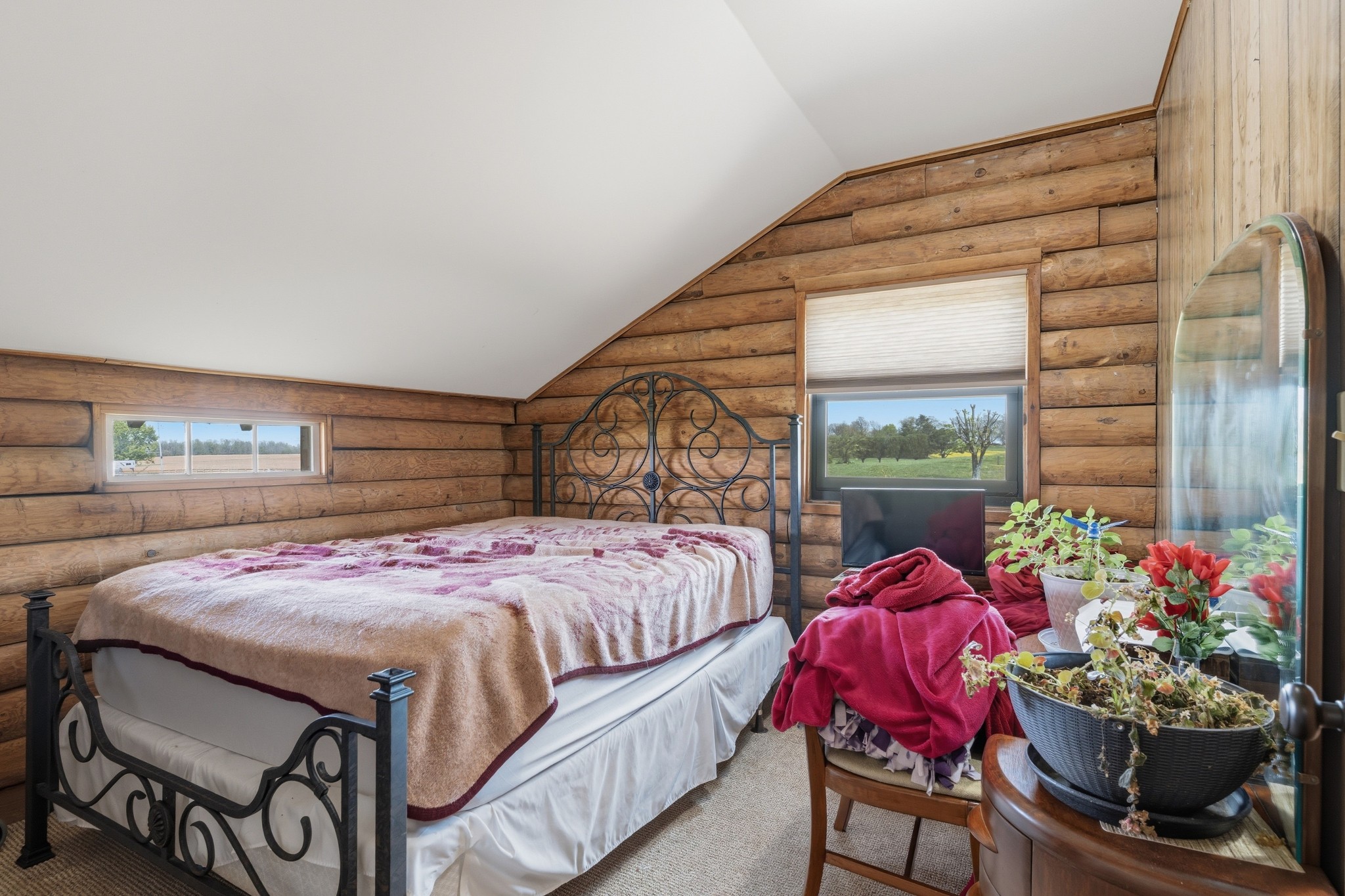 6660 Highland Road Portland, TN 37148 - Photo 21 of 34 a bedroom with a bed and a potted plant