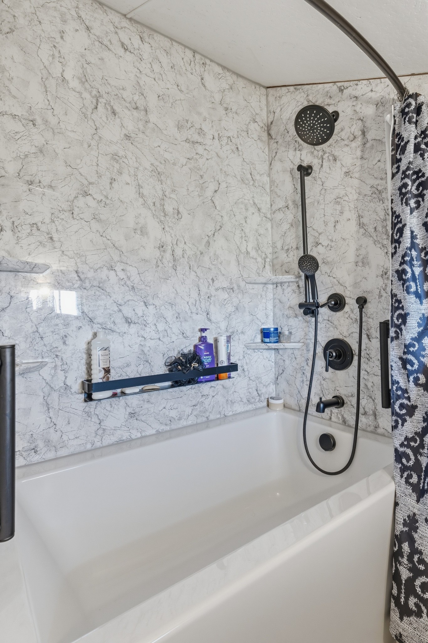 6660 Highland Road Portland, TN 37148 - Photo 27 of 34 a bathroom with a shower