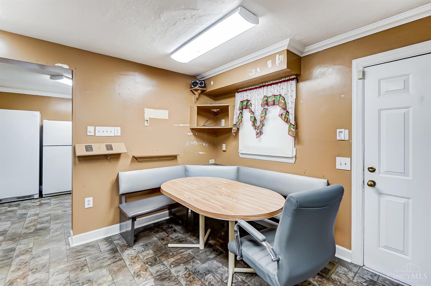 895 Pontius Road Cincinnati, OH 45233 - Photo 17 of 58