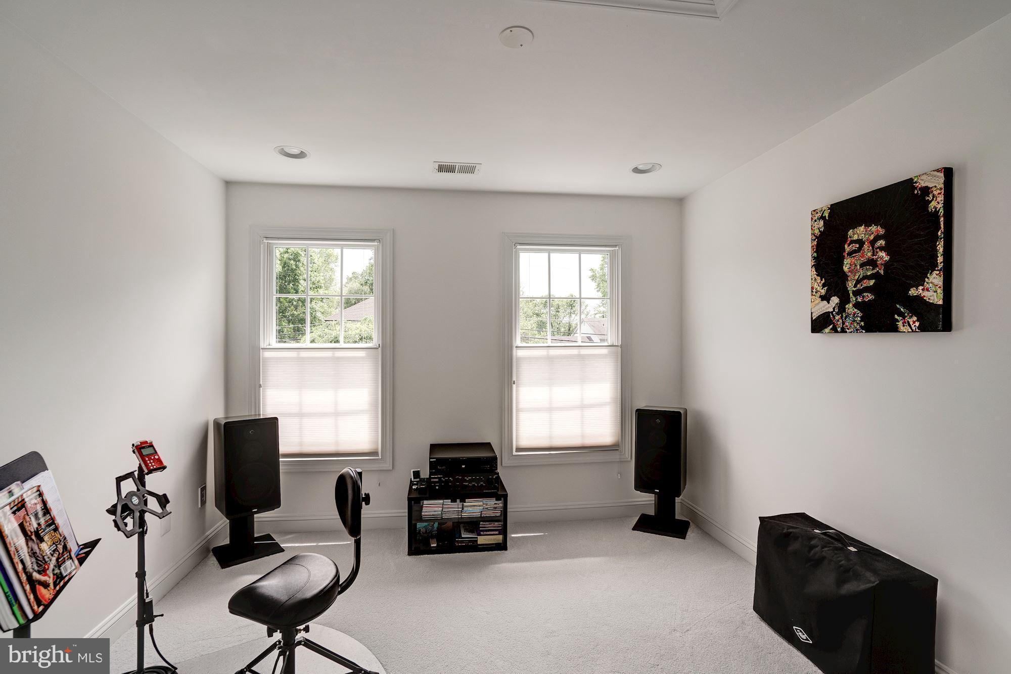 6424 Old Chesterbrook Road McLean, VA 22101 - Photo 29 of 50 Bedroom 2