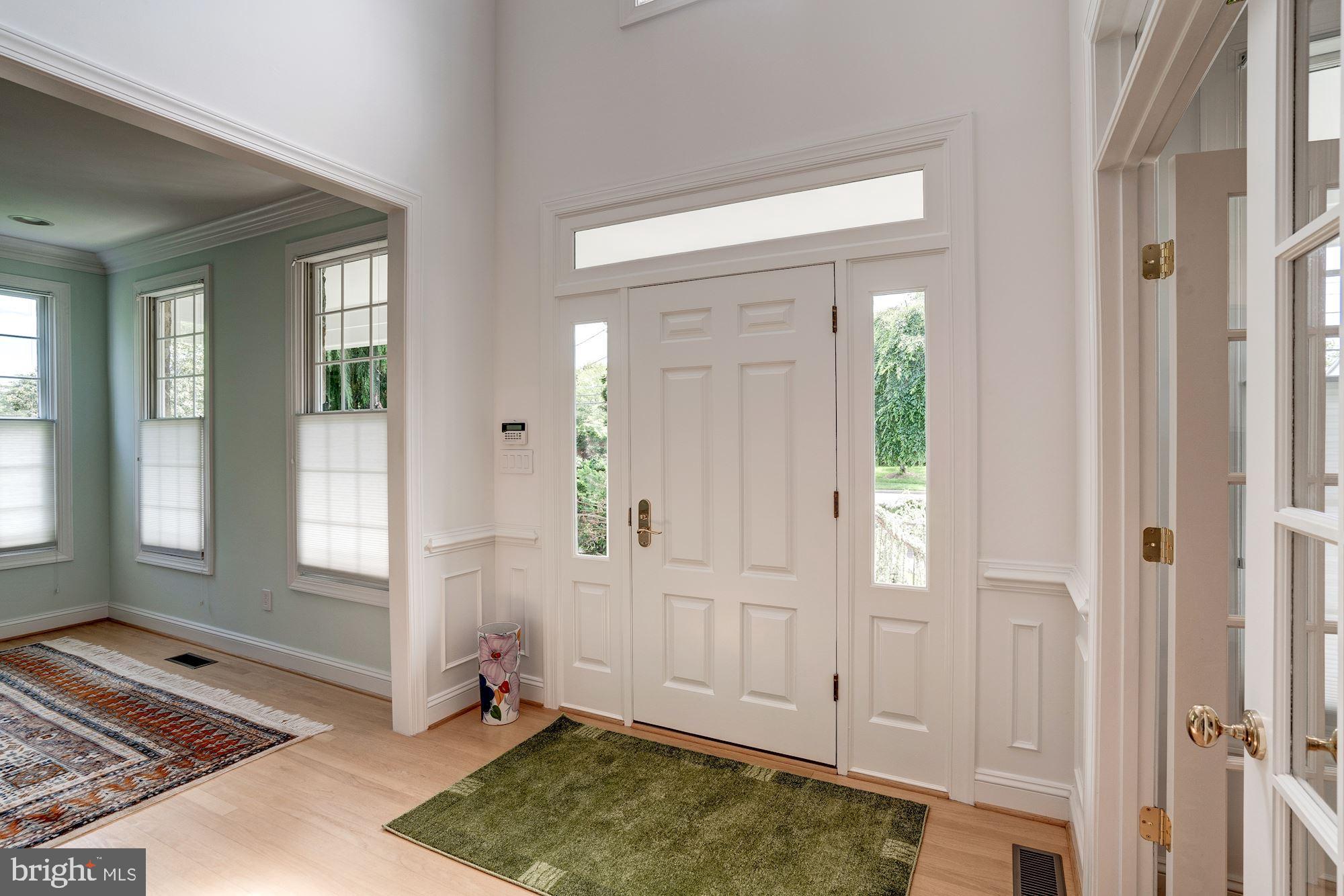 6424 Old Chesterbrook Road McLean, VA 22101 - Photo 4 of 50 Foyer