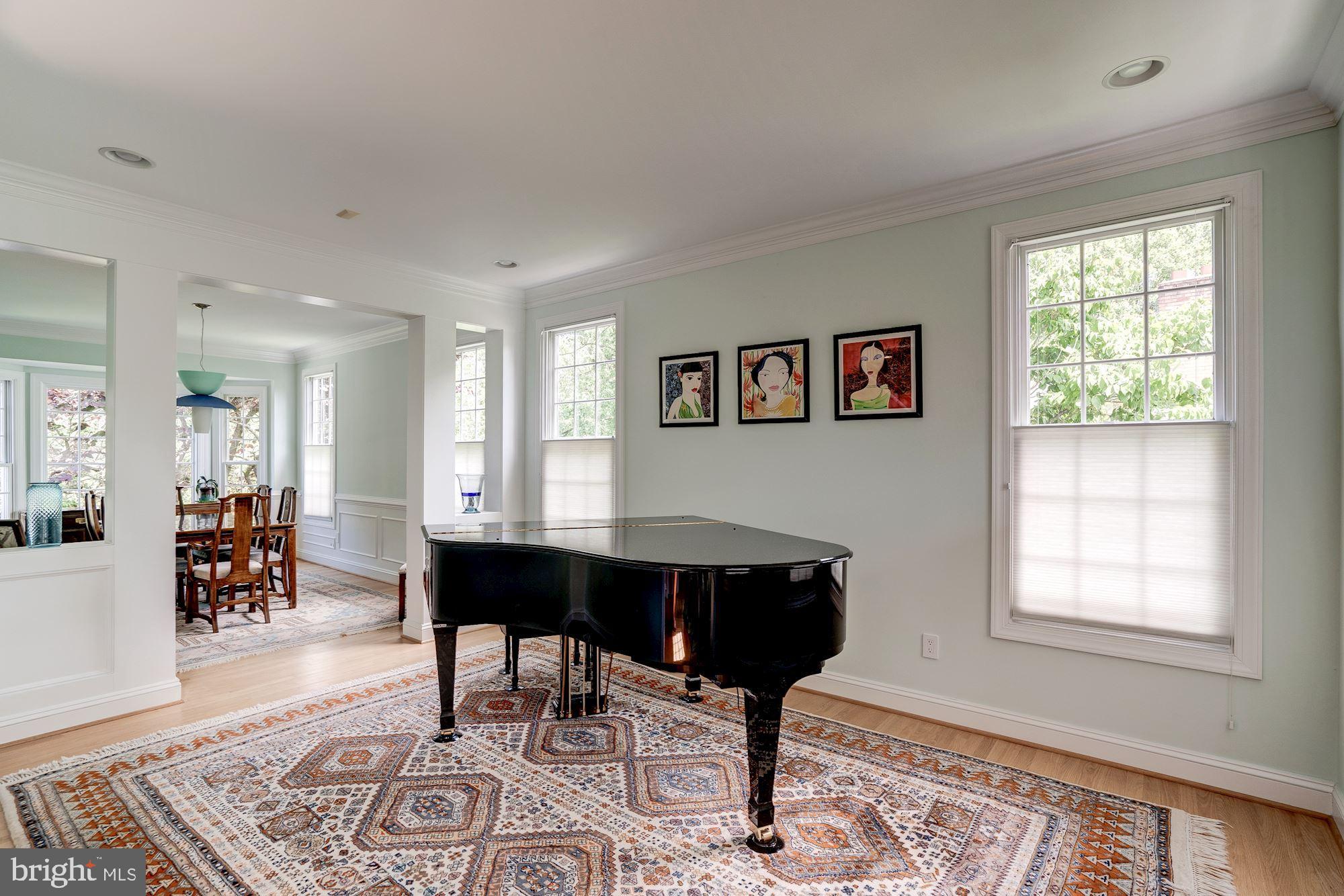 6424 Old Chesterbrook Road McLean, VA 22101 - Photo 6 of 50 Living Room