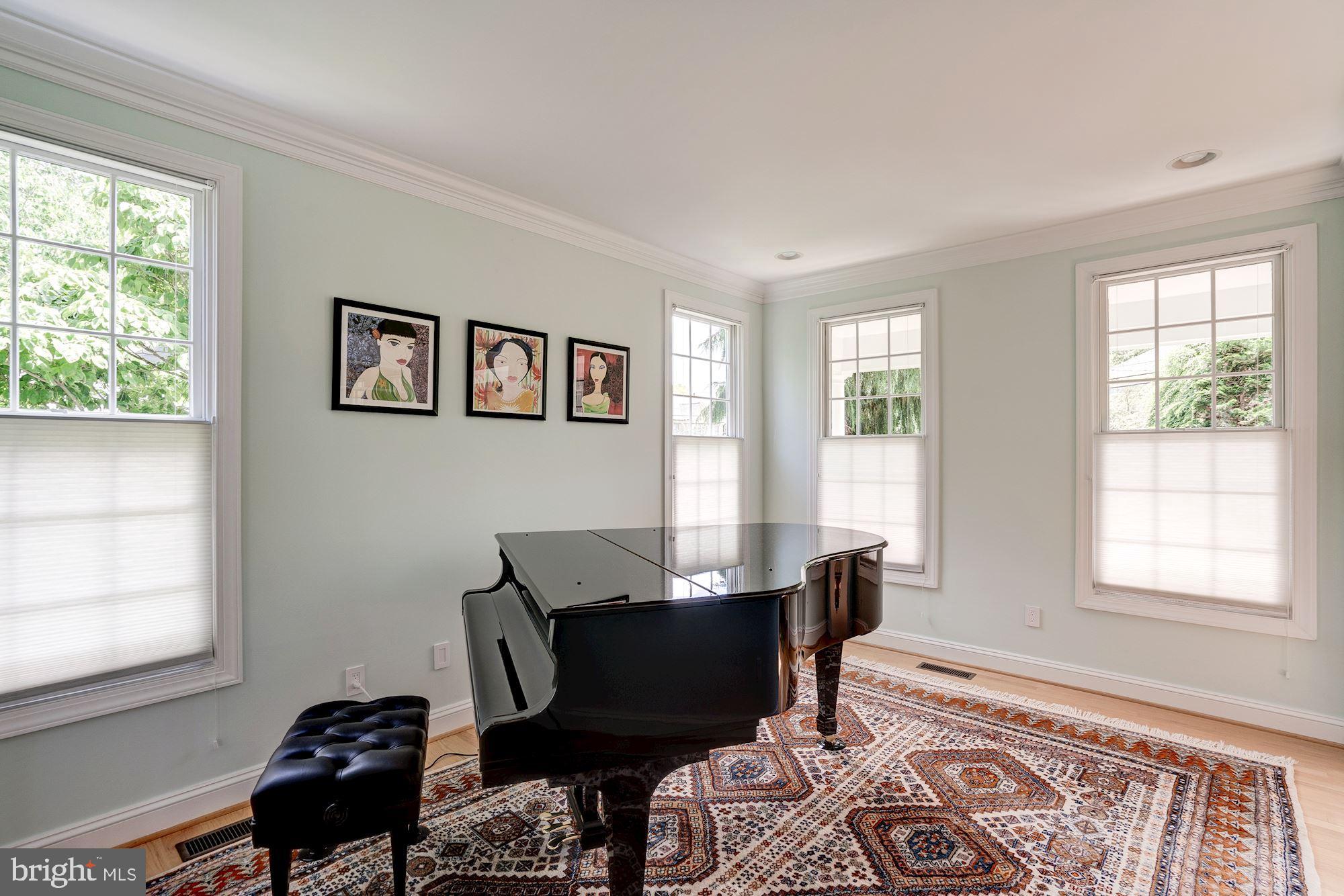 6424 Old Chesterbrook Road McLean, VA 22101 - Photo 7 of 50 Living Room