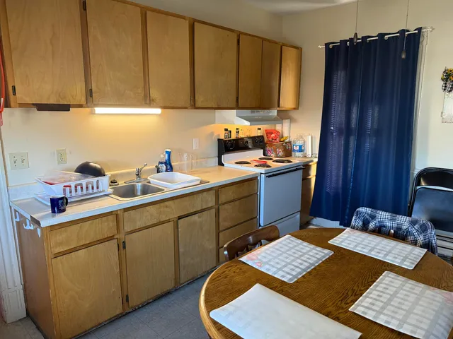 $210,000 | 86 Raymond Street, Lyndon, VT 05851