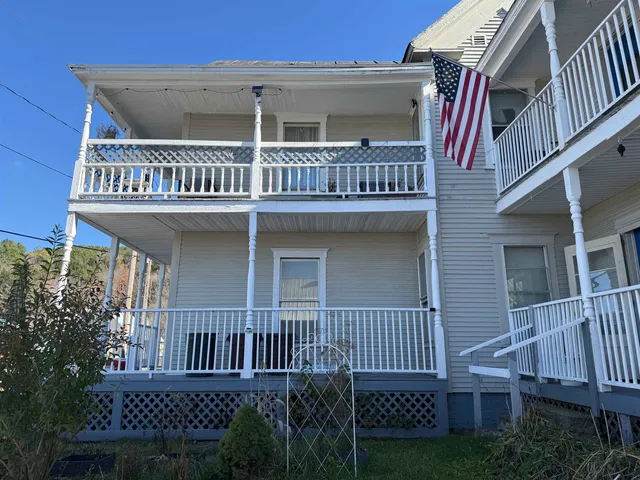 $210,000 | 86 Raymond Street, Lyndon, VT 05851