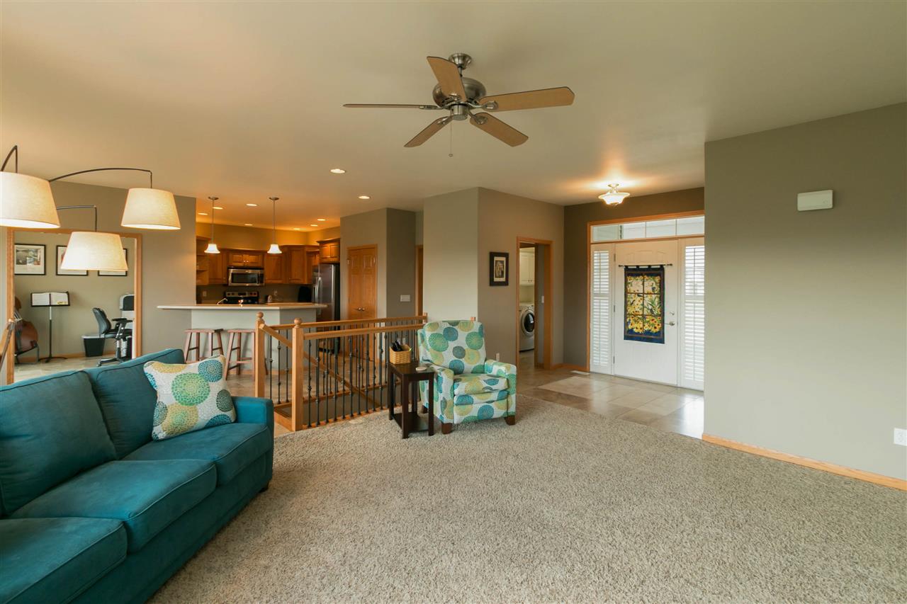 811 Wood Lily Road Solon, IA 52333 - Photo 4 of 17 Gallery Image 4