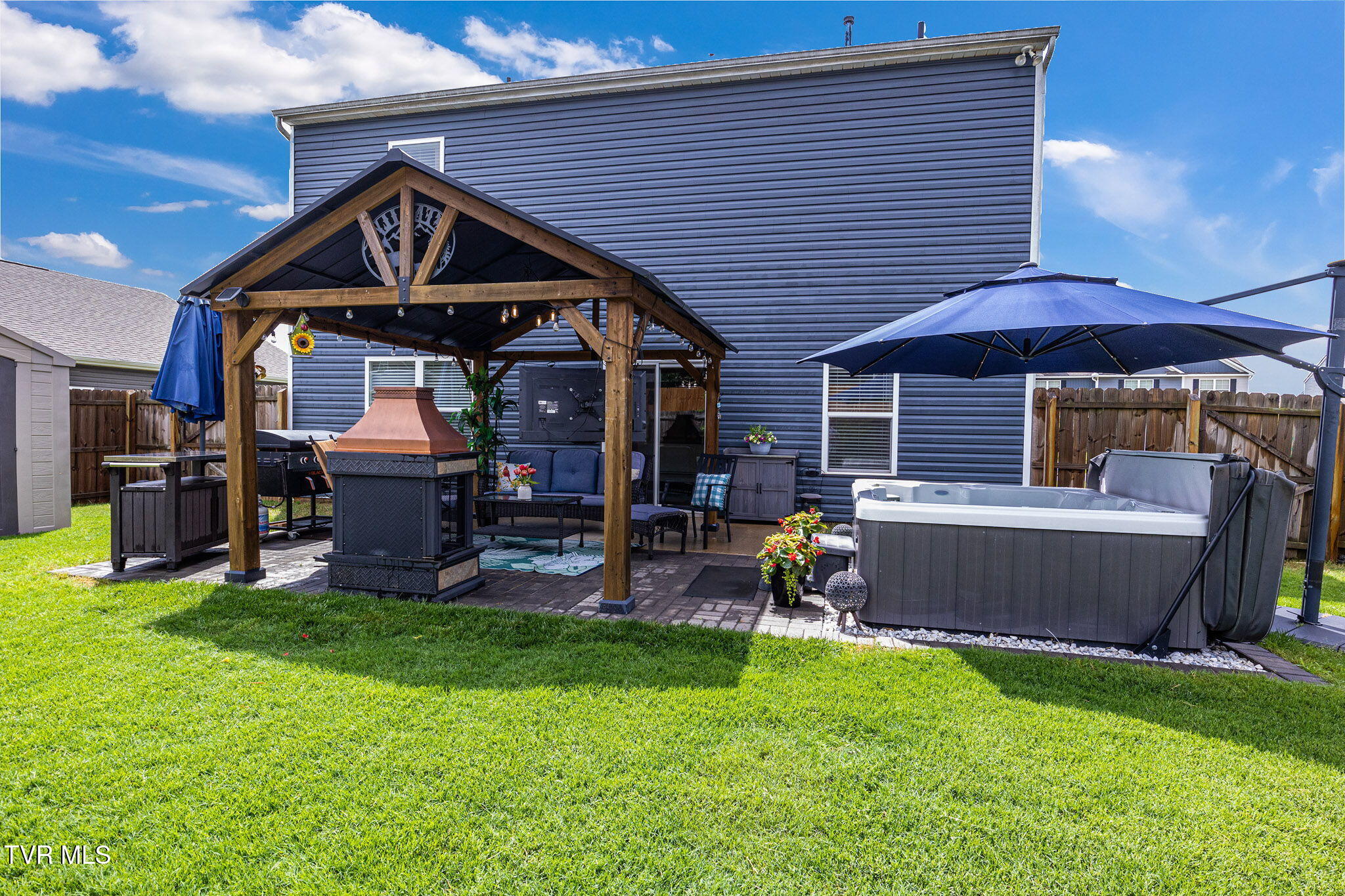 1058 Raccoon Lane Piney Flats, TN 37686 - Photo 3 of 30 20-web-or-mls-IMG_9890