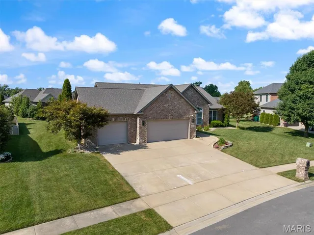 $560,000 | 437 Marbleton Circle, O'Fallon, IL 62269