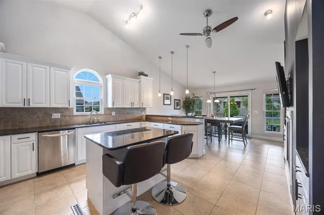 $560,000 | 437 Marbleton Circle, O'Fallon, IL 62269