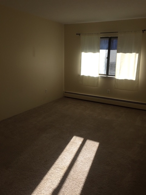 4 Strawberry Bank Road, Unit 20 Nashua, NH 03062 - Photo 7 of 10