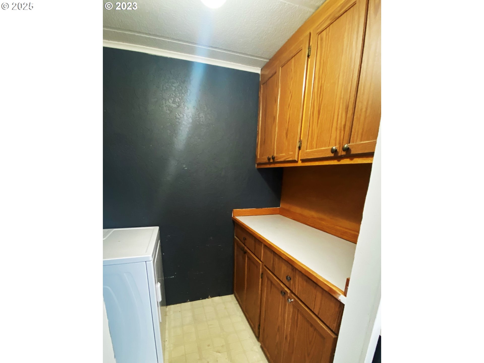 43768 Sunnyslope Road Baker City, OR 97814 - Photo 4 of 22 a utility room with dryer and washer