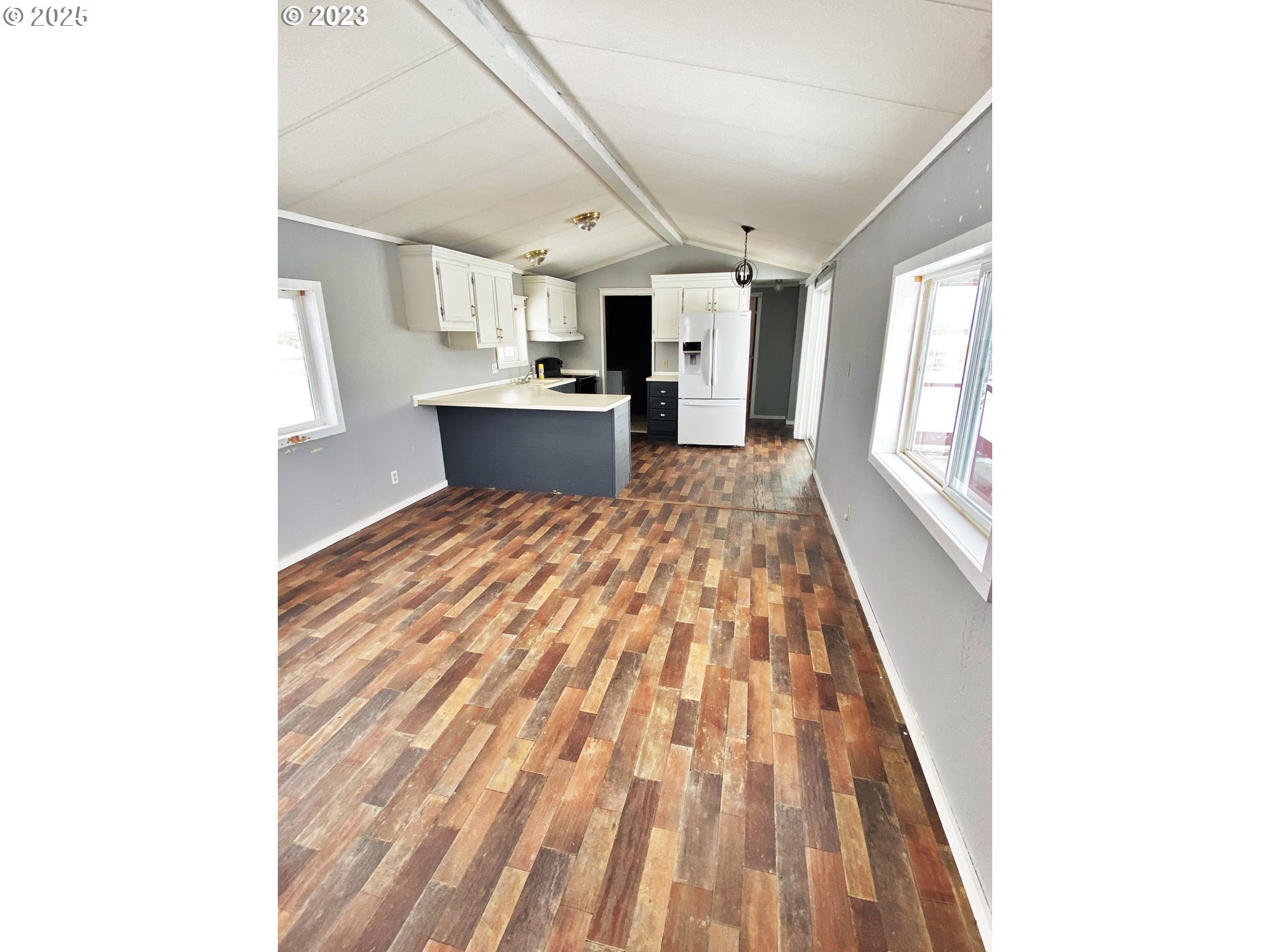 43768 Sunnyslope Road Baker City, OR 97814 - Photo 5 of 22 a view of a living room with a sink