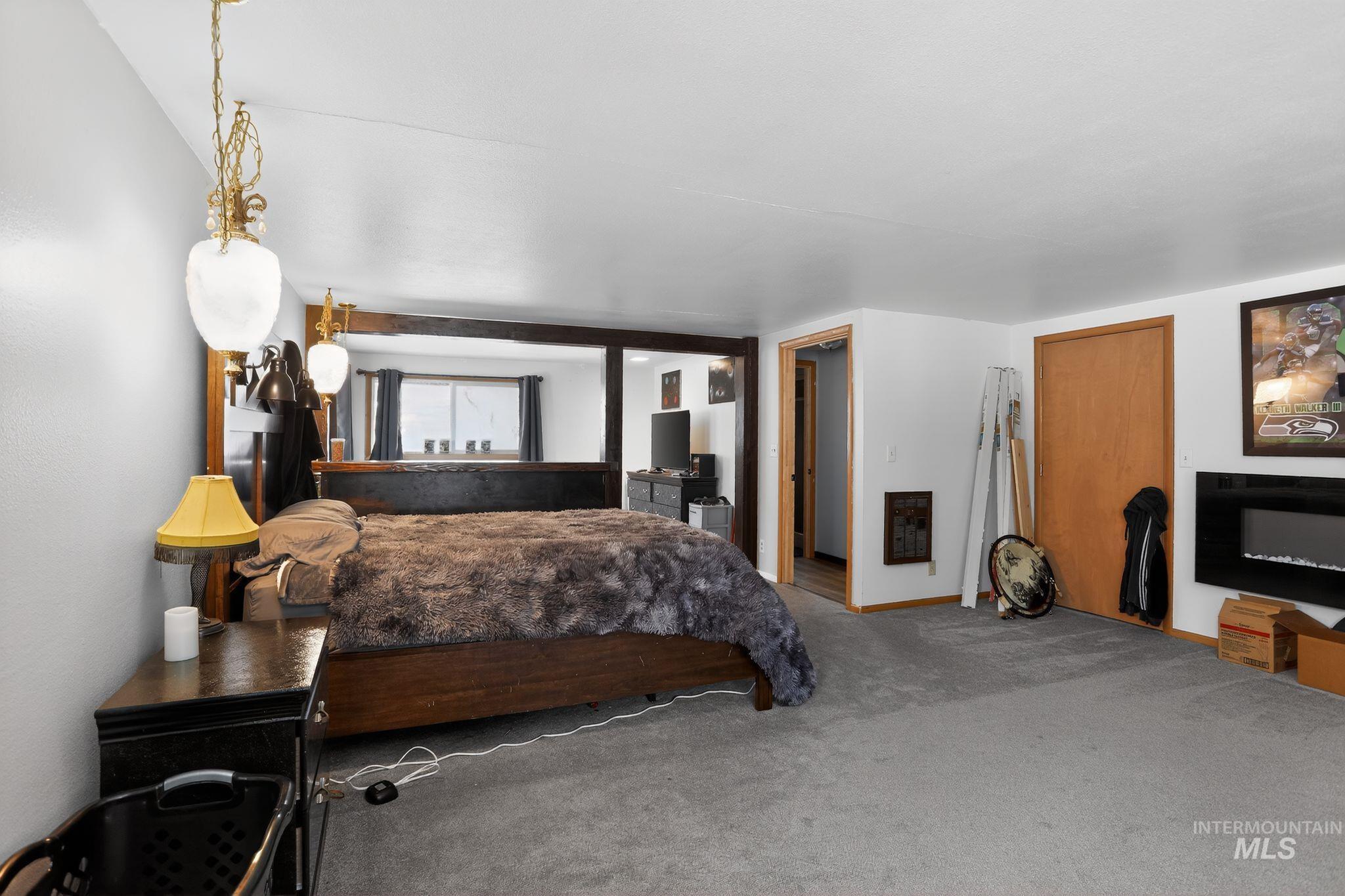 654 Bings Road Cascade, ID 83611 - Photo 21 of 40 Carpeted bedroom with baseboards