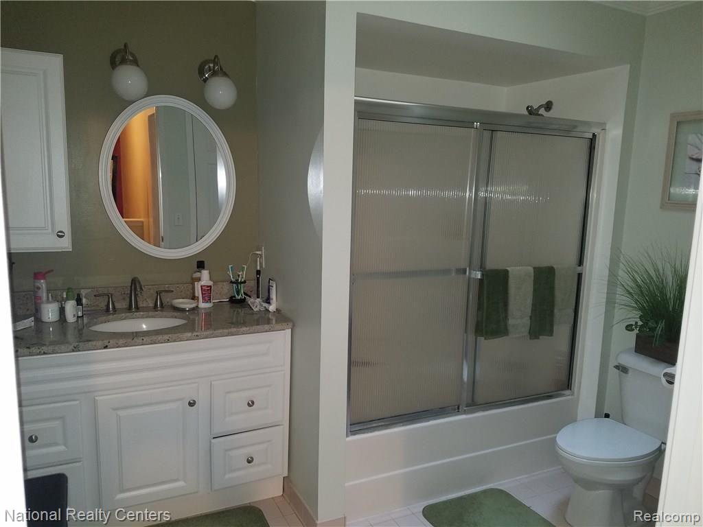 253 Oak Ridge Drive, Unit 44 Pontiac, MI 48341 - Photo 18 of 38