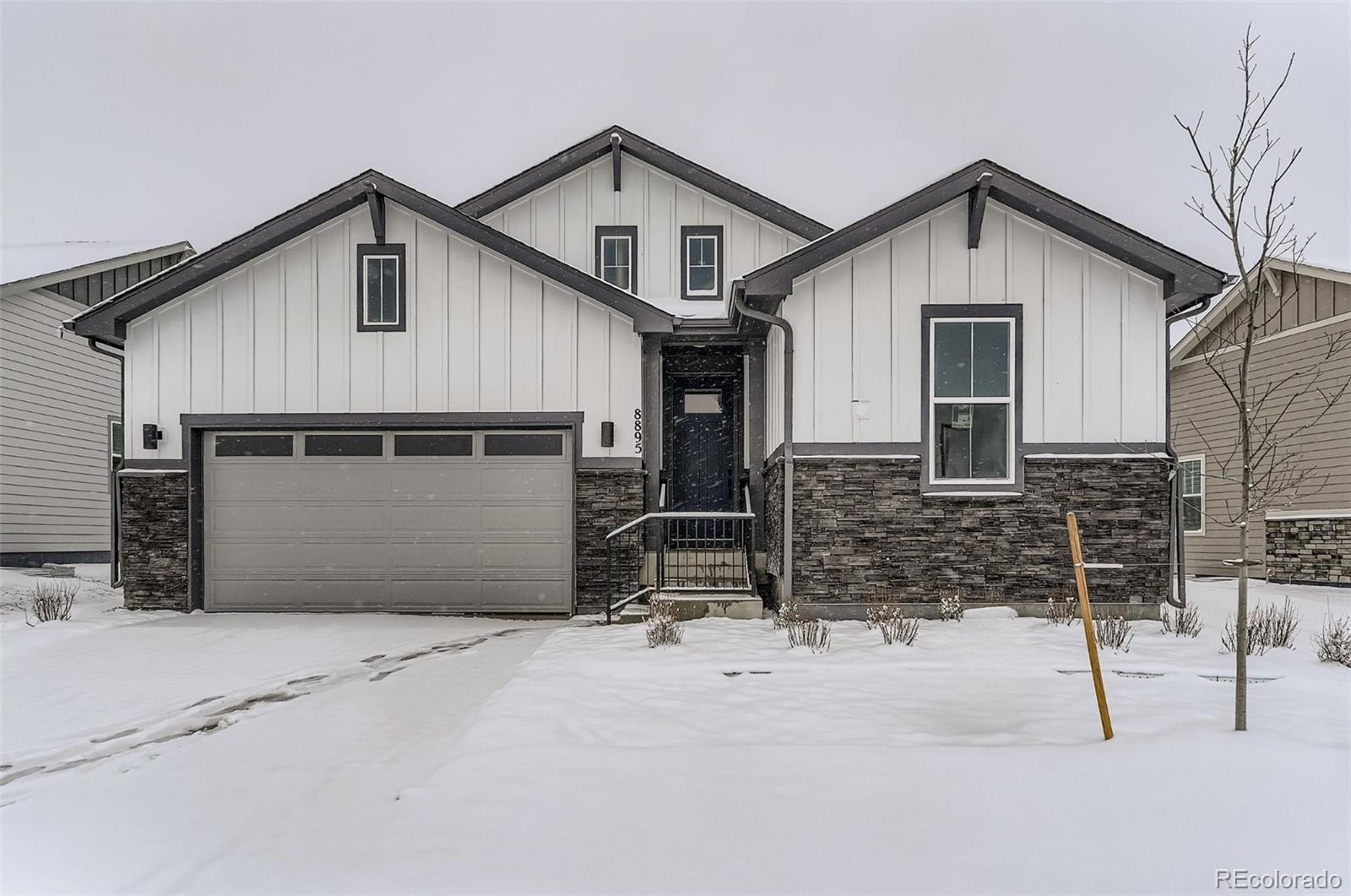 8895 South Riviera Way Aurora, CO 80016 - Photo 3 of 26 a front view of a house with garage