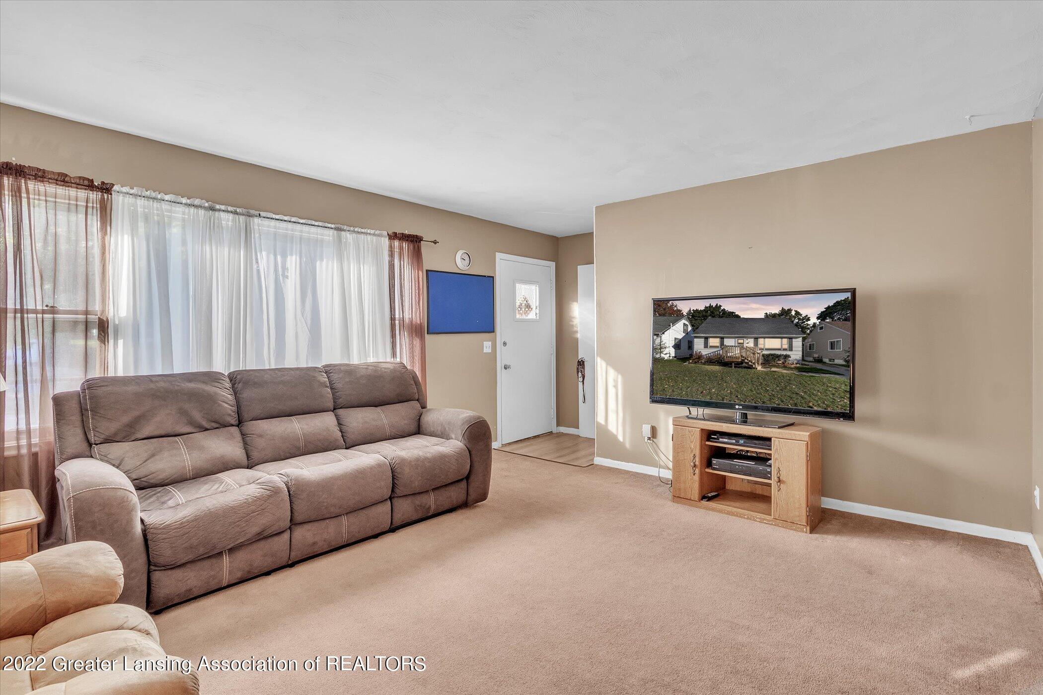 523 East Cavanaugh Road Lansing, MI 48910 - Photo 8 of 47 10-523-E-Cavanaugh-Rd-WindowStill-Real-E