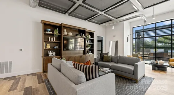 $1,433 | 2314 Berryhill Road, Unit 1M, Charlotte, NC 28208