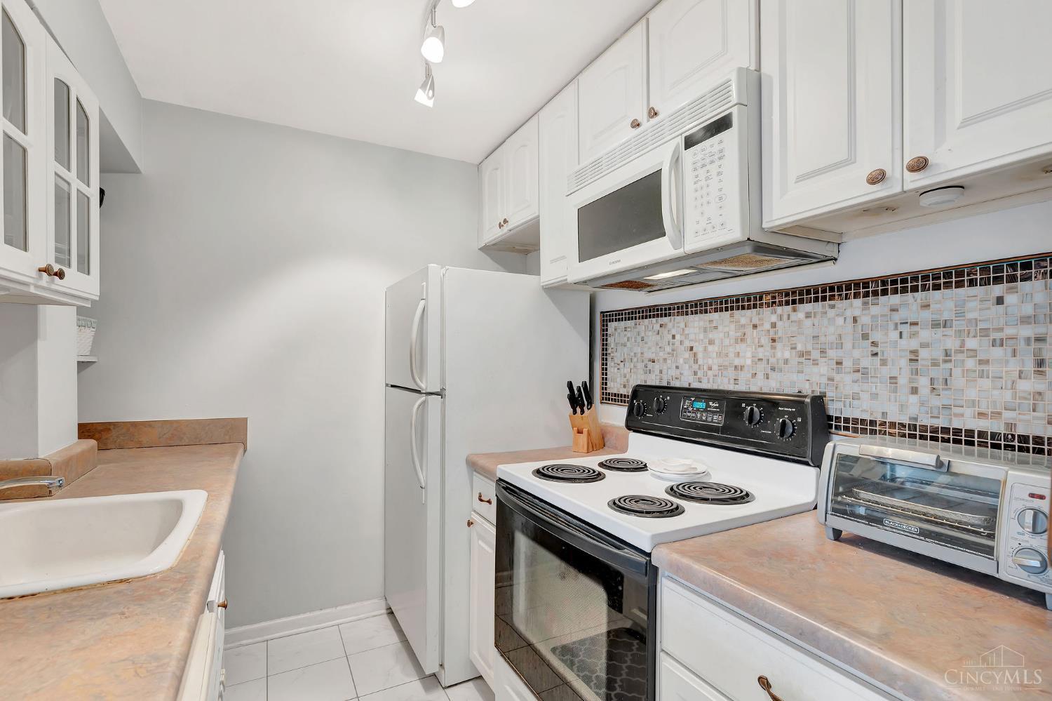 1815 William Howard Taft Road, Unit 501 Cincinnati, OH 45206 - Photo 7 of 32