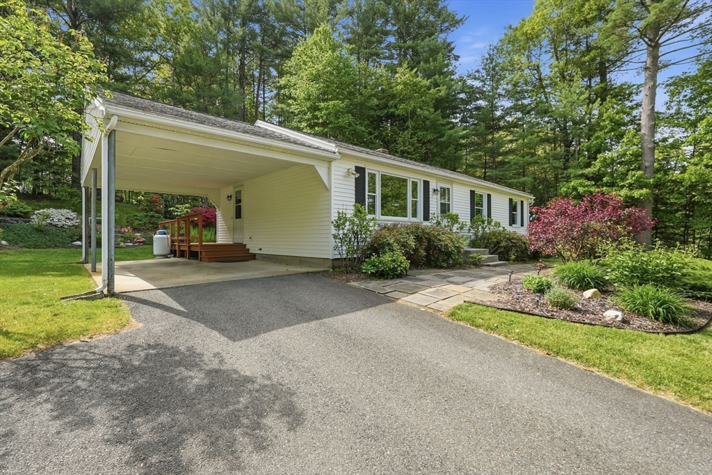 87 Logtown Road Amherst, MA 01002 - Photo 4 of 41