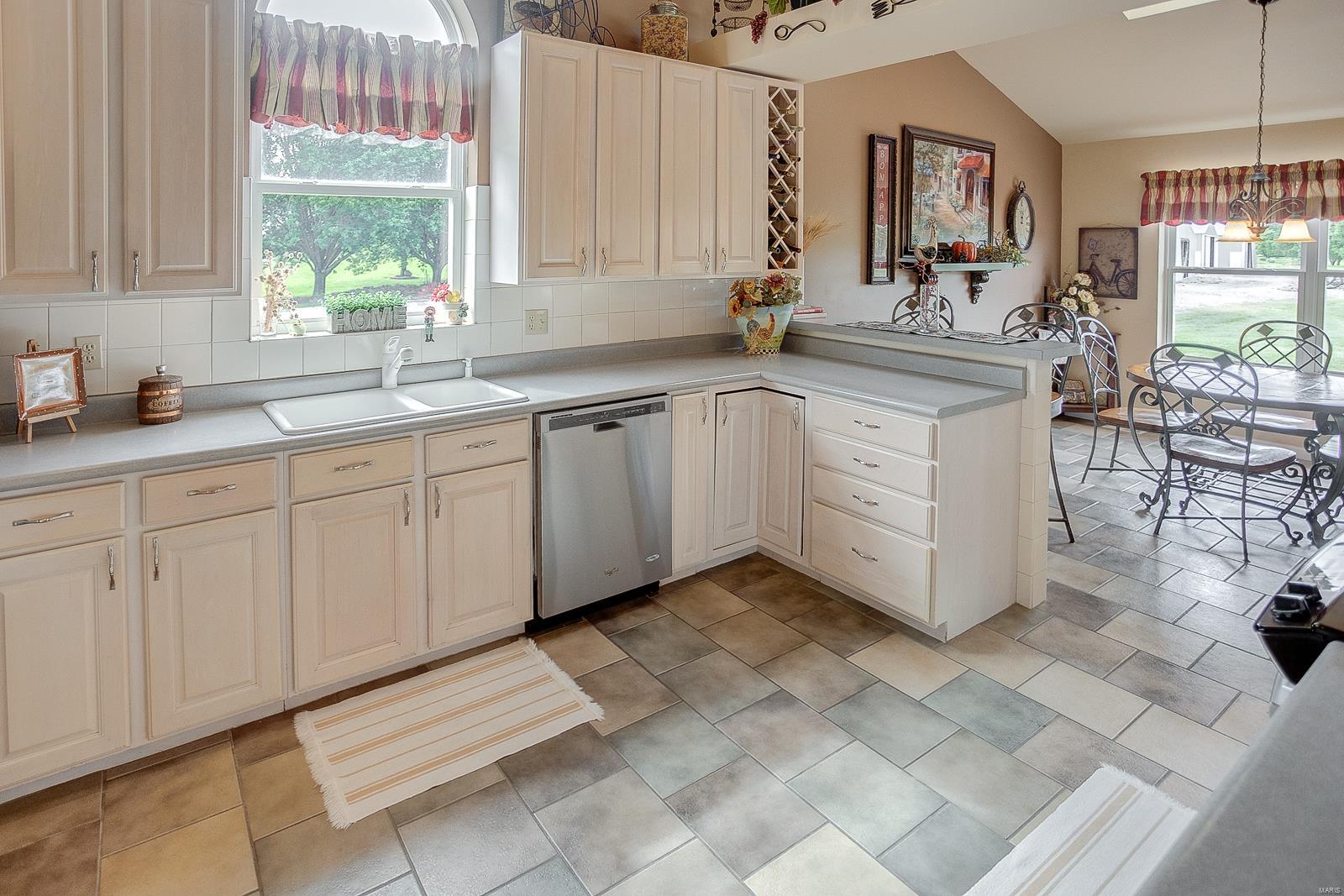 4565 Ee Road Columbia, IL 62236 - Photo 17 of 65 Gallery Image 17
