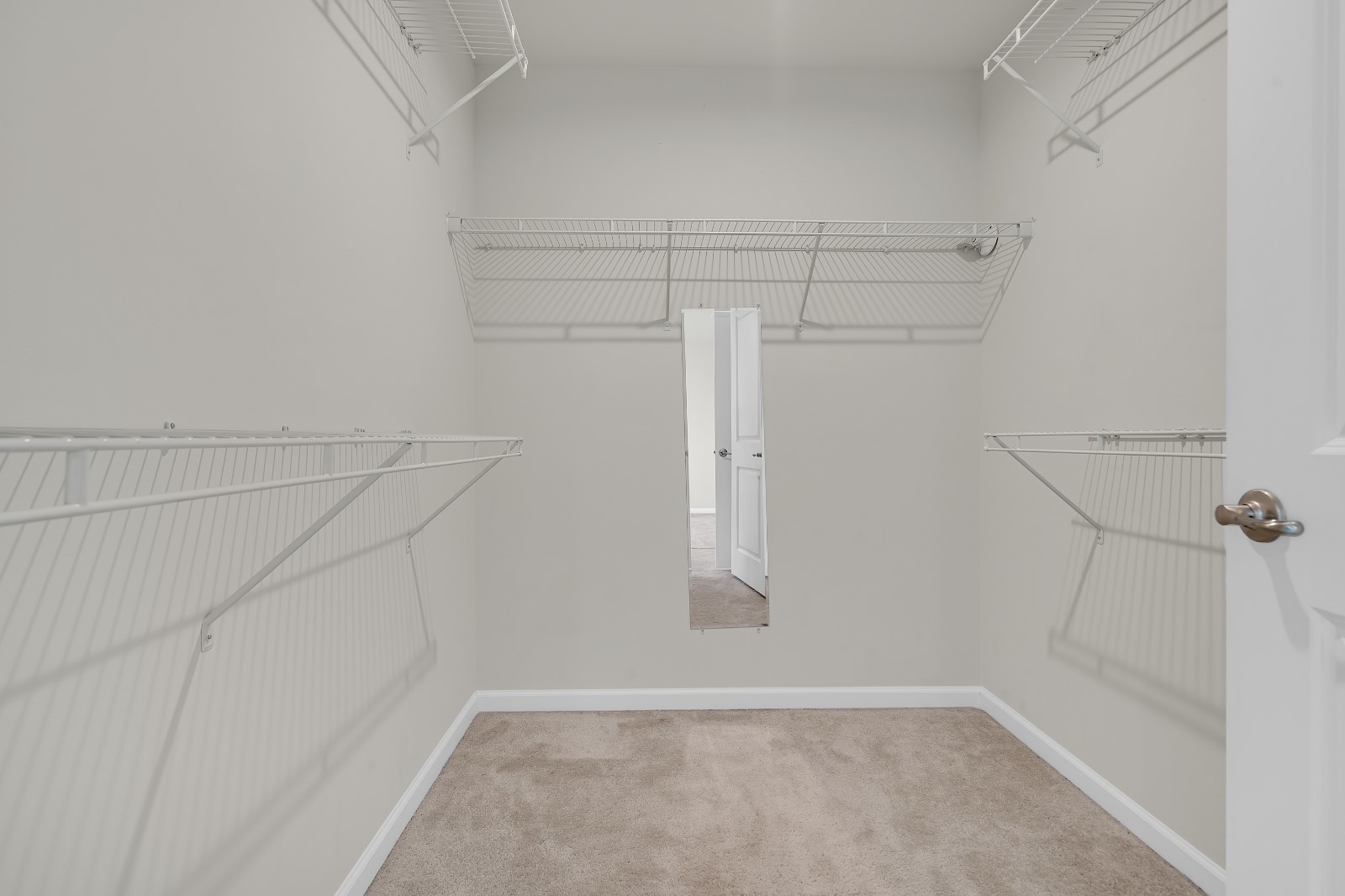 773 Rockwell Lane Des Plaines, IL 60016 - Photo 13 of 22 a view of a small room