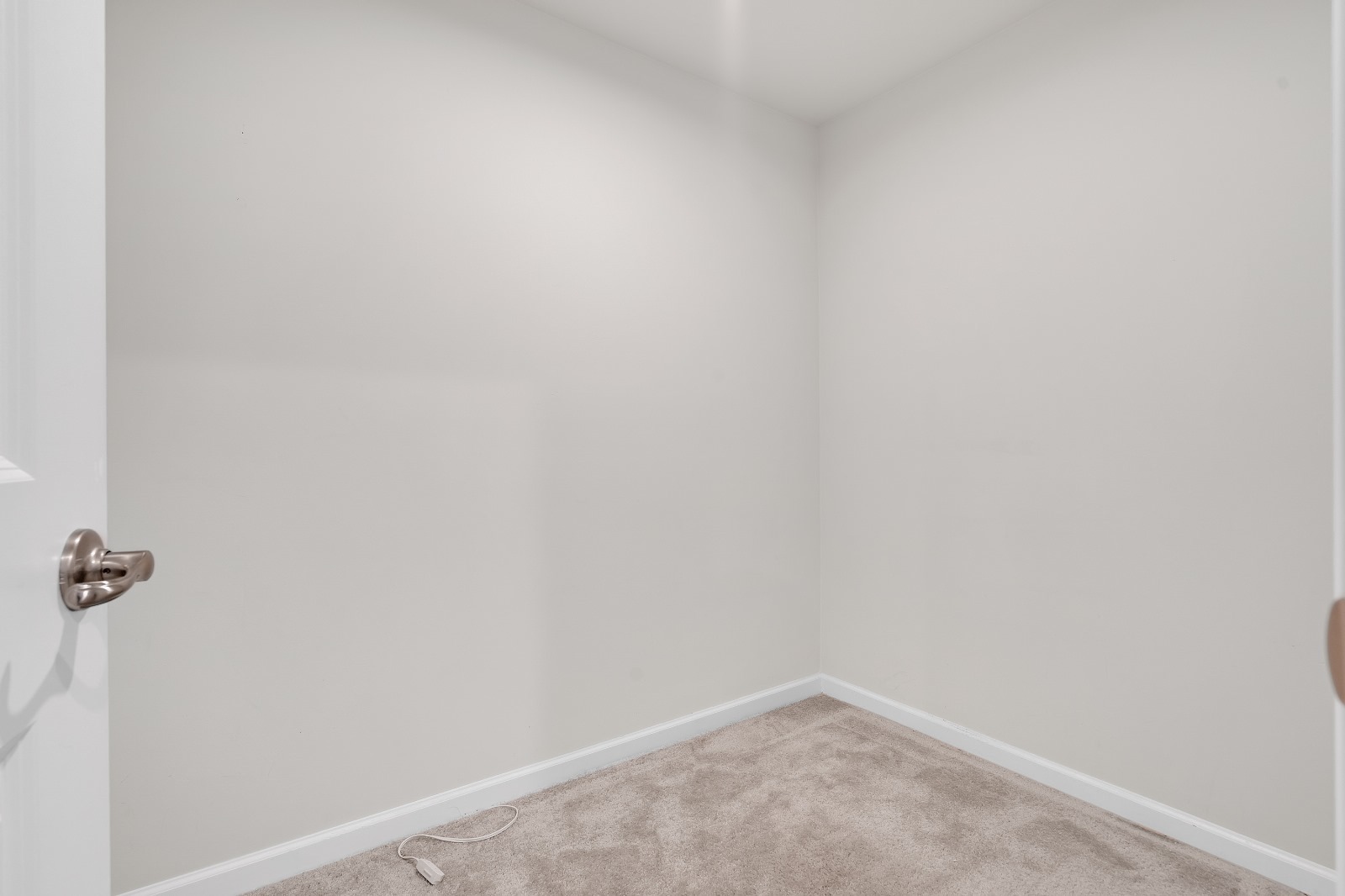 773 Rockwell Lane Des Plaines, IL 60016 - Photo 19 of 22 a view of a small space