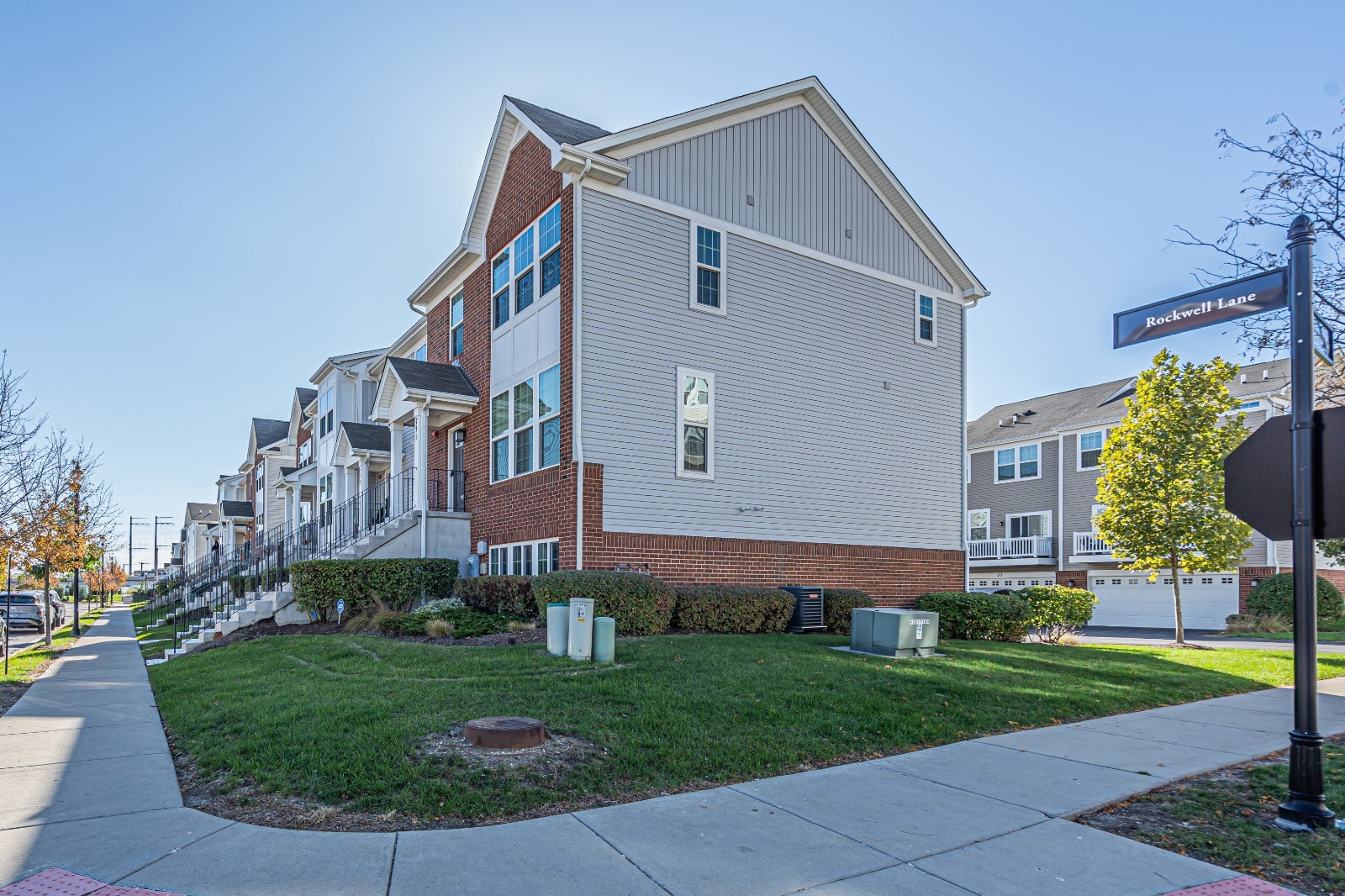 773 Rockwell Lane Des Plaines, IL 60016 - Photo 21 of 22 a front view of a house with garden